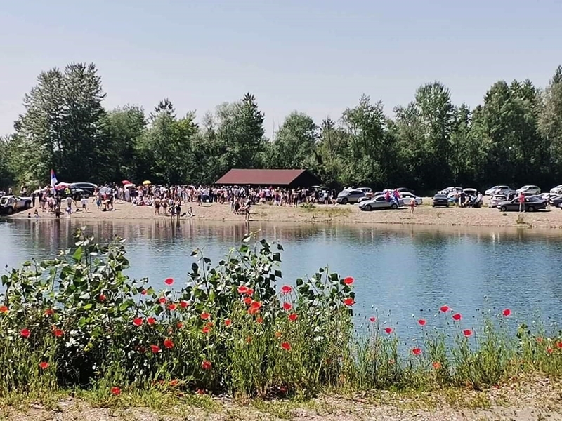 Kritika maturantima koji su ostavili deponiju: "Zar među vama nije bila bar jedna razumna glava?"