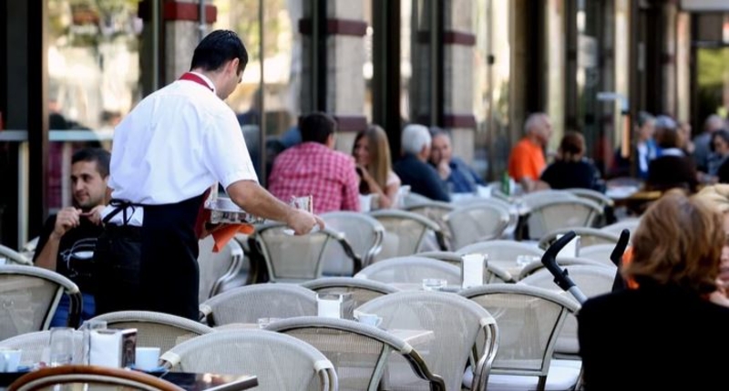 Hrvatska obala ostala bez konobara: Fali im oko 35.000 radnika, nema dovoljno sezonaca iz Srbije i BiH