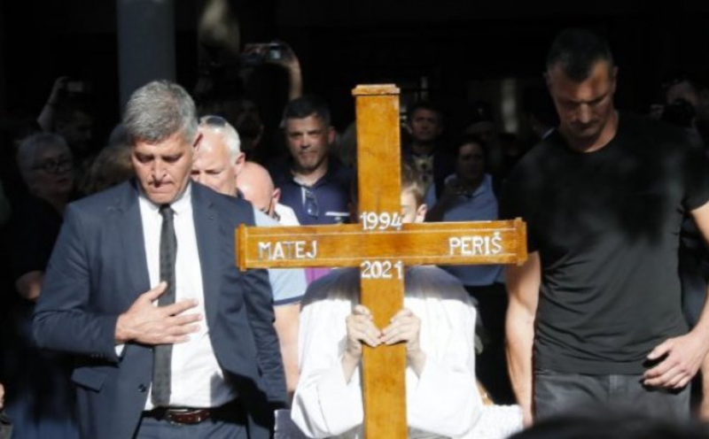 Sahranjen Matej Periš, ispraćen uz pjesmu 
