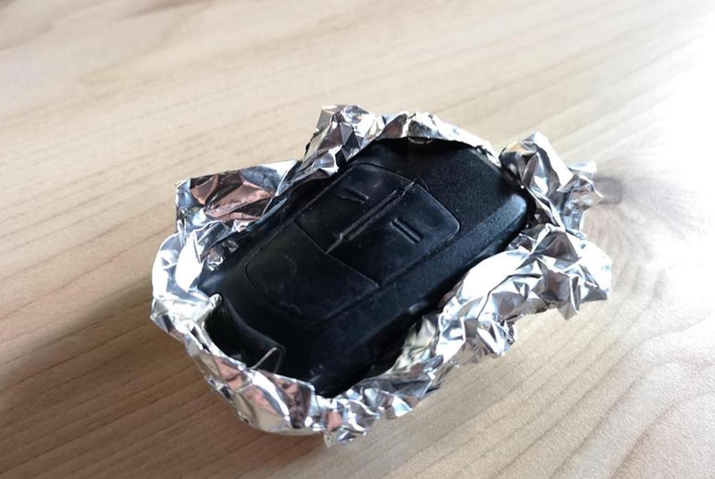 Zašto neki vozači umotavaju ključ u aluminijumsku foliju?